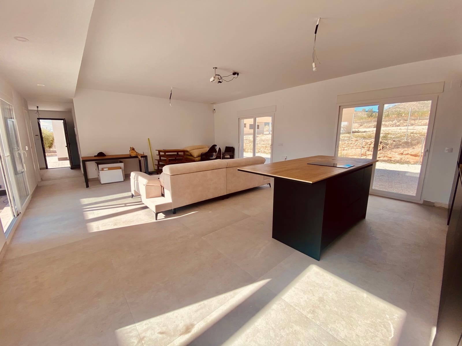 3 soveværelse Villa til salg i Pinoso med swimmingpool garage - € 365.000 (Ref: 9932114)