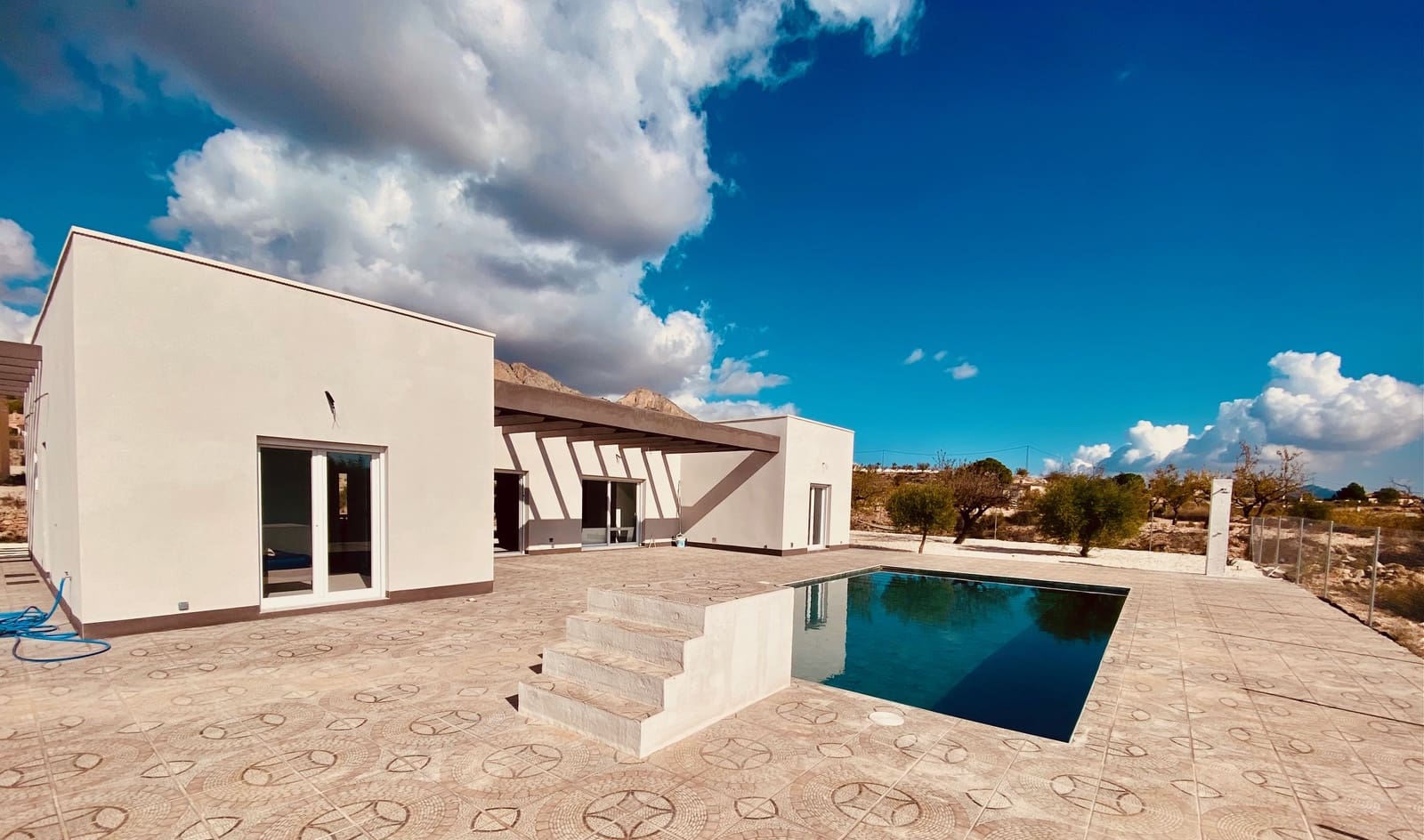 3 soveværelse Villa til salg i Pinoso med swimmingpool garage - € 365.000 (Ref: 9932114)