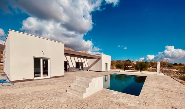 3 soveværelse Villa til salg i Pinoso med swimmingpool garage - € 365.000 (Ref: 9932114)