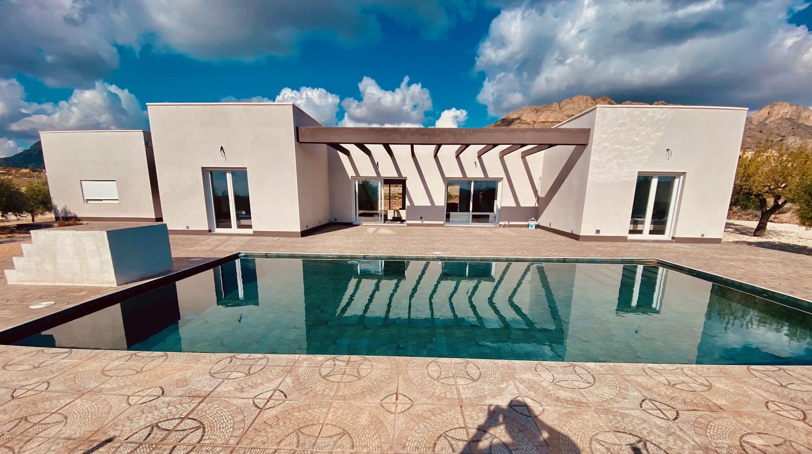 3 soveværelse Villa til salg i Pinoso med swimmingpool garage - € 365.000 (Ref: 9932114)