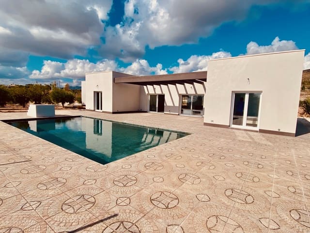 3 soveværelse Villa til salg i Pinoso med swimmingpool garage - € 365.000 (Ref: 9932114)