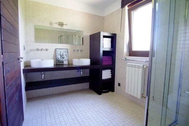 6 soverom Villa til salgs i Siero med svømmebasseng garasje - € 650 000 (Ref: 5150097)