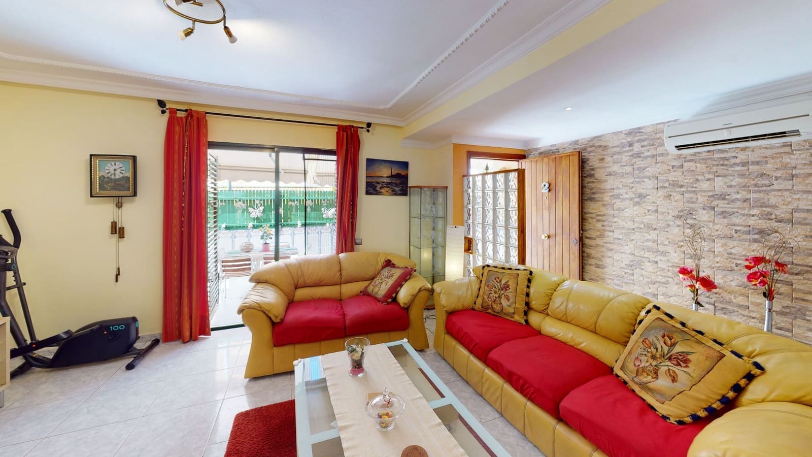 3 bedroom Villa for sale in San Bartolomé de Tirajana with garage €