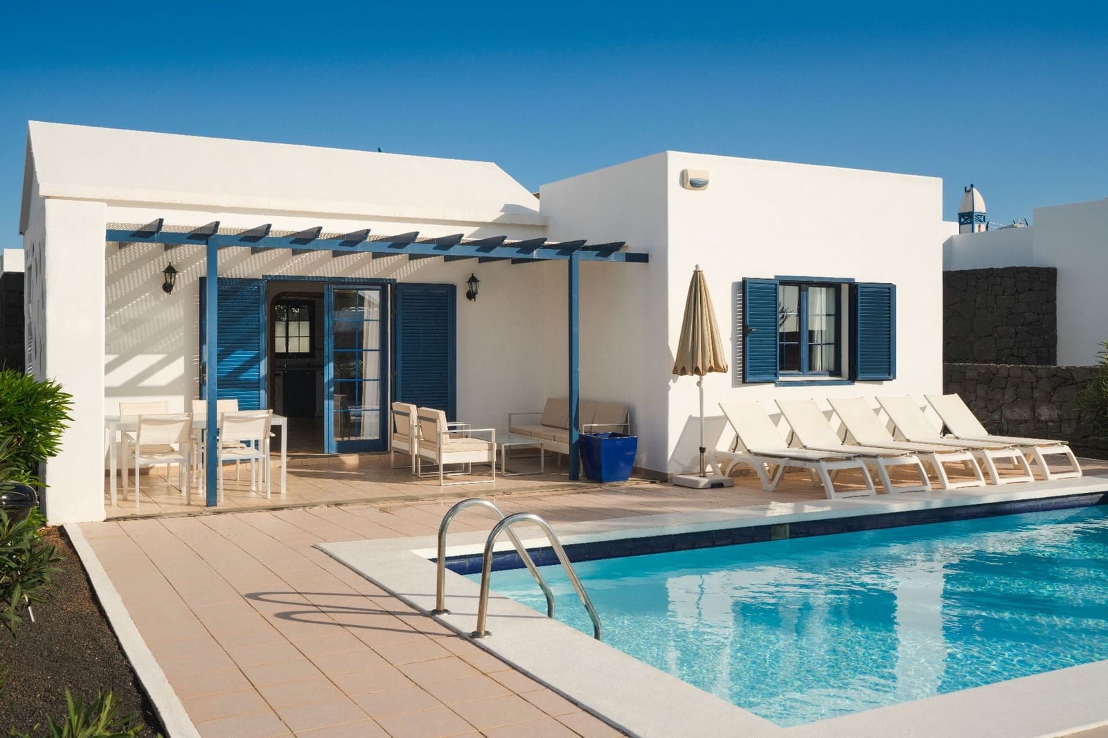 2 soveværelse Bungalow til salg i Playa Blanca med swimmingpool - € 598.500 (Ref: 8335535)