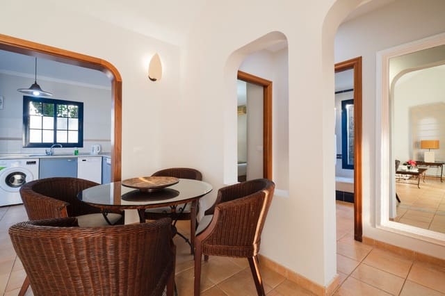 2 soverom Bungalow til salgs i Playa Blanca, Yaiza med svømmebasseng - € 598 500 (Ref: 8335535)