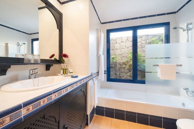 2 soverom Bungalow til salgs i Playa Blanca, Yaiza med svømmebasseng - € 598 500 (Ref: 8335535)