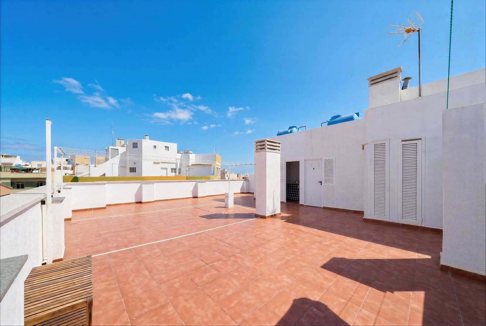 2 soveværelse Lejlighed til salg i Las Palmas de Gran Canaria med garage - € 259.000 (Ref: 9893766)