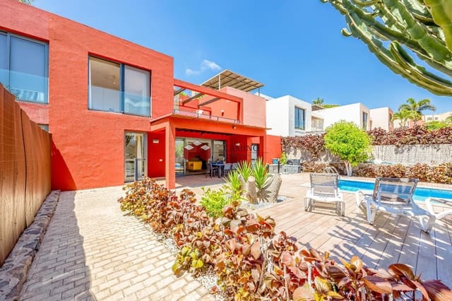 Villa til salg i Salobre Golf, San Bartolomé de Tirajana med swimmingpool garage - € 700.000 (Ref: 10000099)