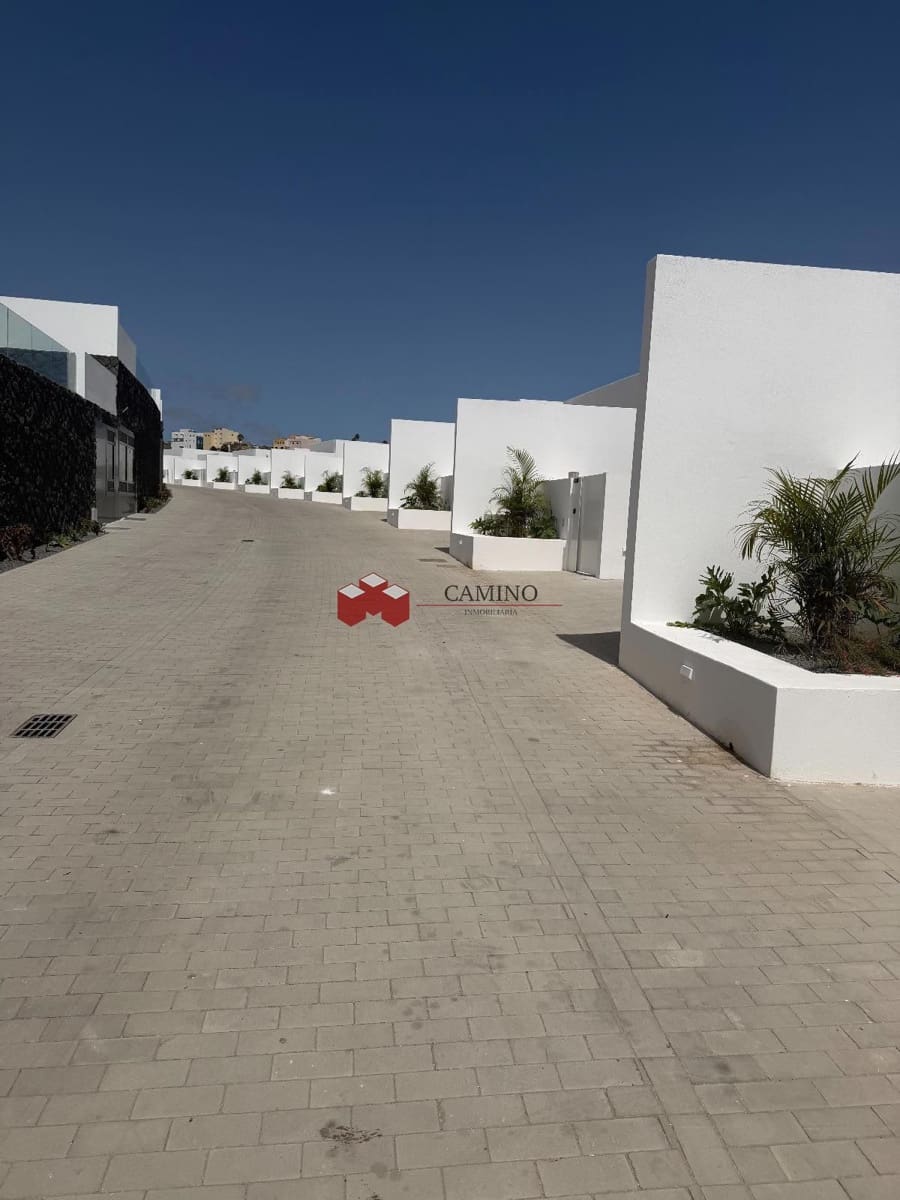 3 slaapkamer Villa te koop in Las Palmas de Gran Canaria met zwembad garage - € 1.095.000 (Ref: 10050693)