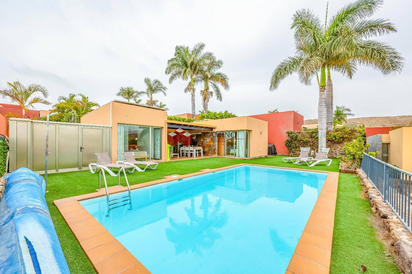 Chalet de 2 habitaciones en Salobre Golf en venta con piscina - 850.000 € (Ref: 10062811)