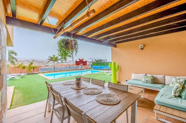 Chalet de 2 habitaciones en Salobre Golf, San Bartolomé de Tirajana en venta con piscina - 850.000 € (Ref: 10062811)