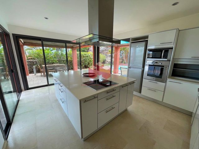 4 Zimmer Villa zu verkaufen in Salobre Golf, San Bartolomé de Tirajana mit Pool Garage - 1.735.000 € (Ref: 7382376)