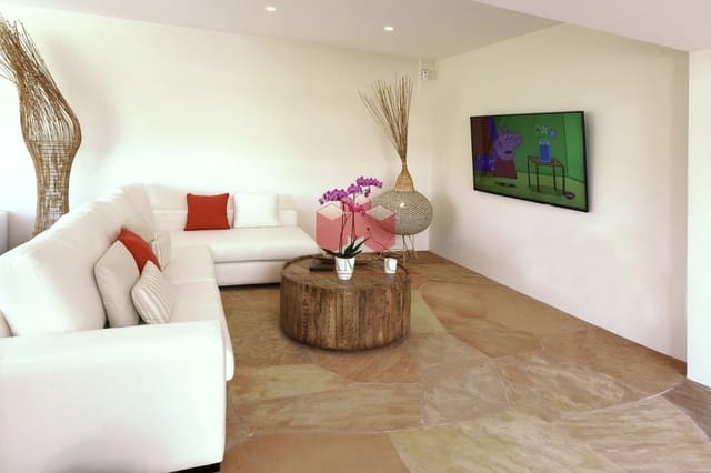 5 quarto Moradia para venda em Salobre Golf, San Bartolomé de Tirajana com piscina garagem - 2 300 000 € (Ref: 7409566)