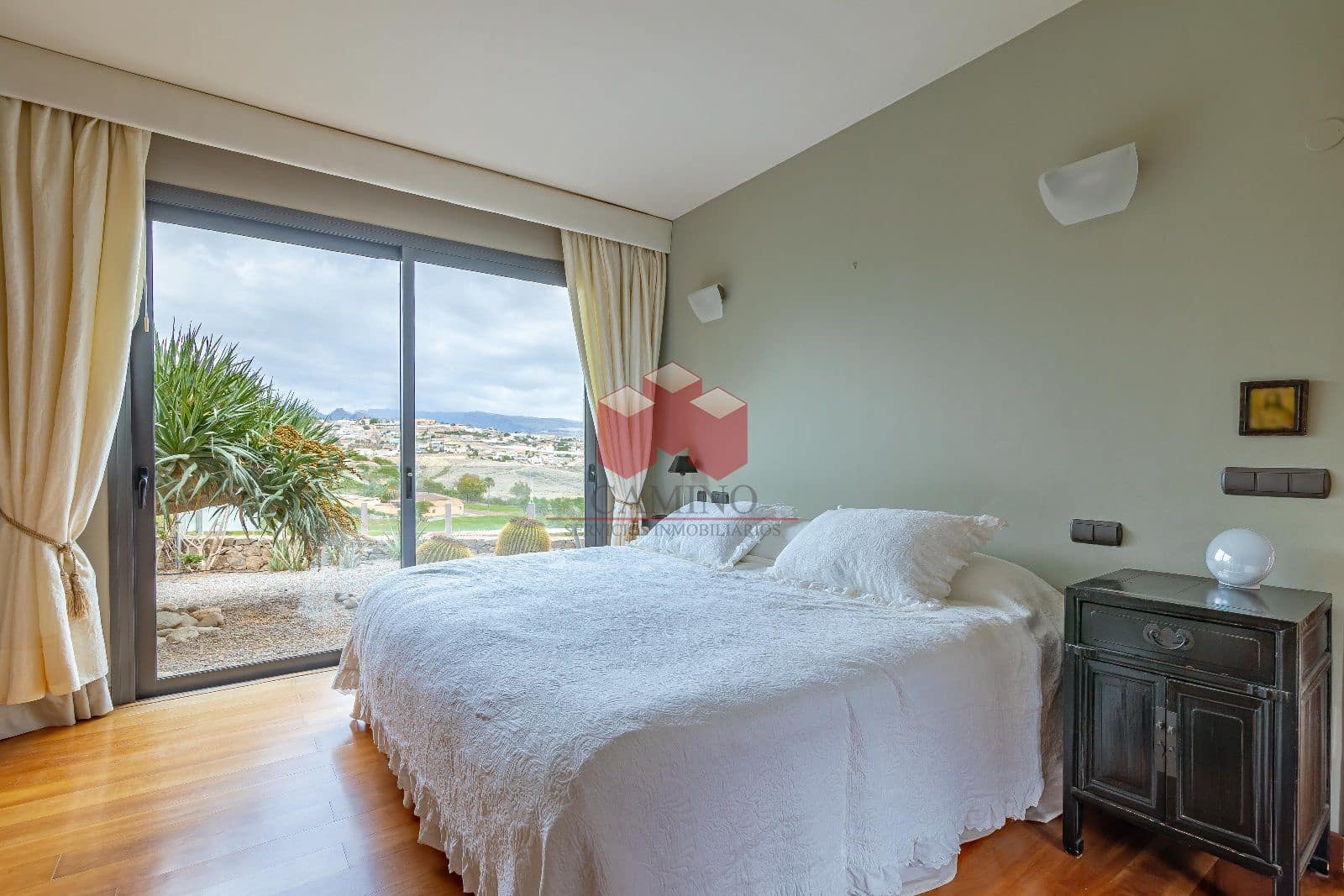 3 soveværelse Villa til salg i Salobre Golf med swimmingpool garage - € 1.495.000 (Ref: 8004702)