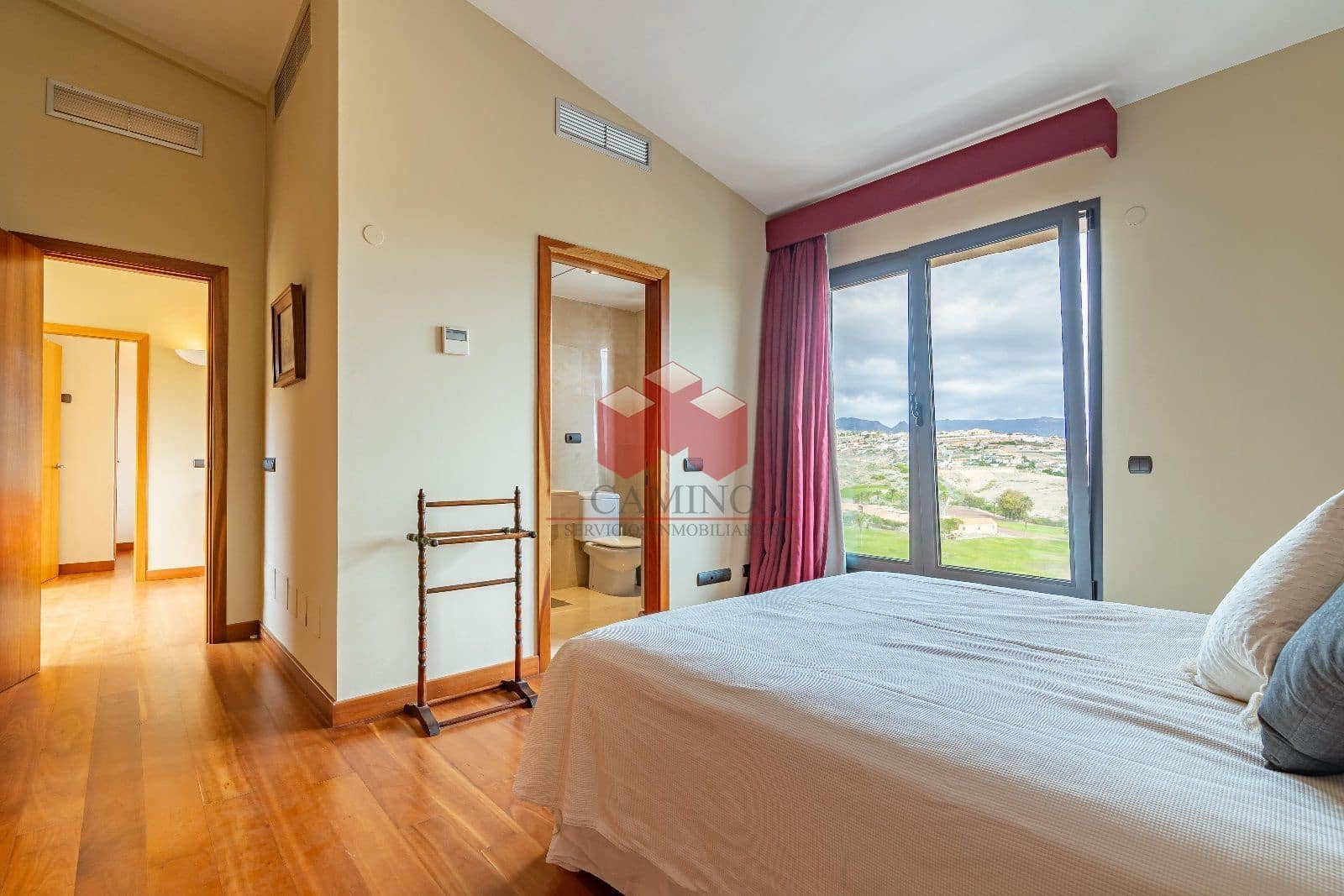 3 soveværelse Villa til salg i Salobre Golf med swimmingpool garage - € 1.495.000 (Ref: 8004702)