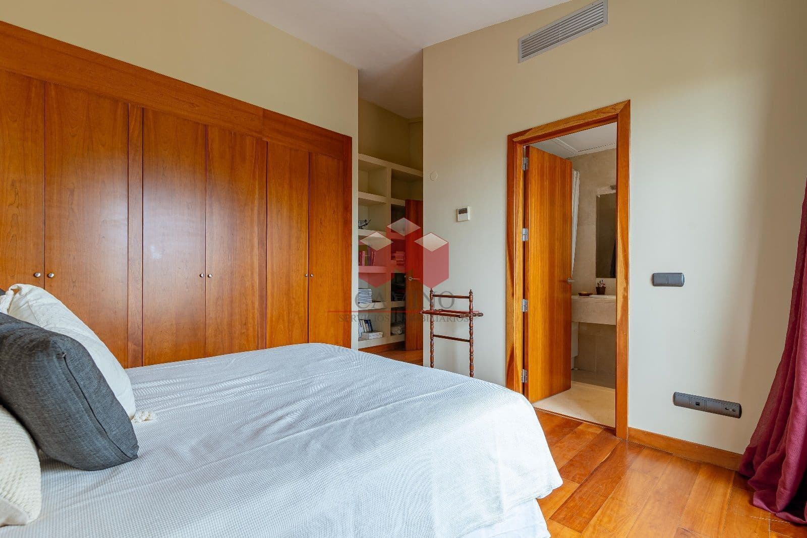 3 soveværelse Villa til salg i Salobre Golf med swimmingpool garage - € 1.495.000 (Ref: 8004702)