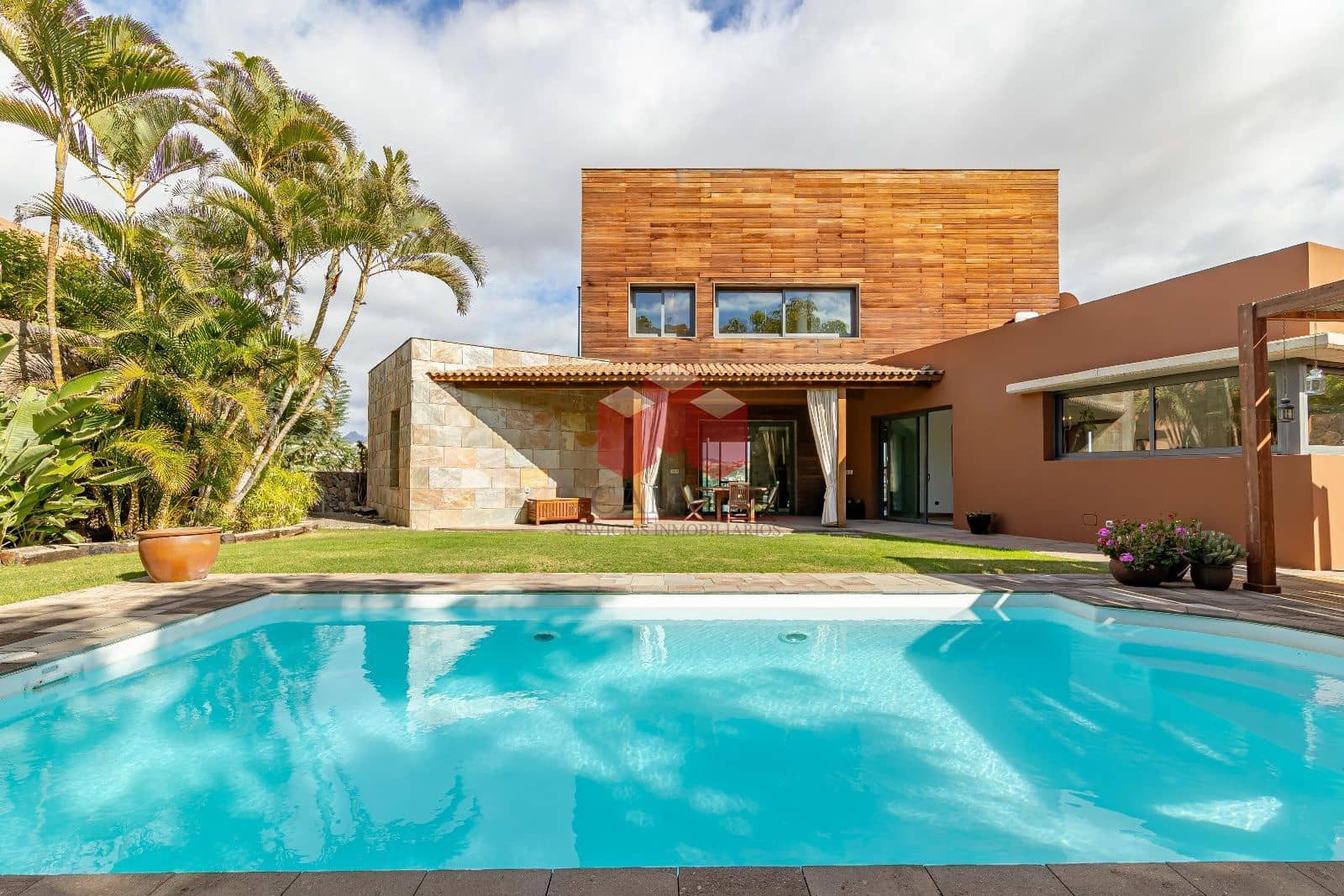 3 soveværelse Villa til salg i Salobre Golf med swimmingpool garage - € 1.495.000 (Ref: 8004702)