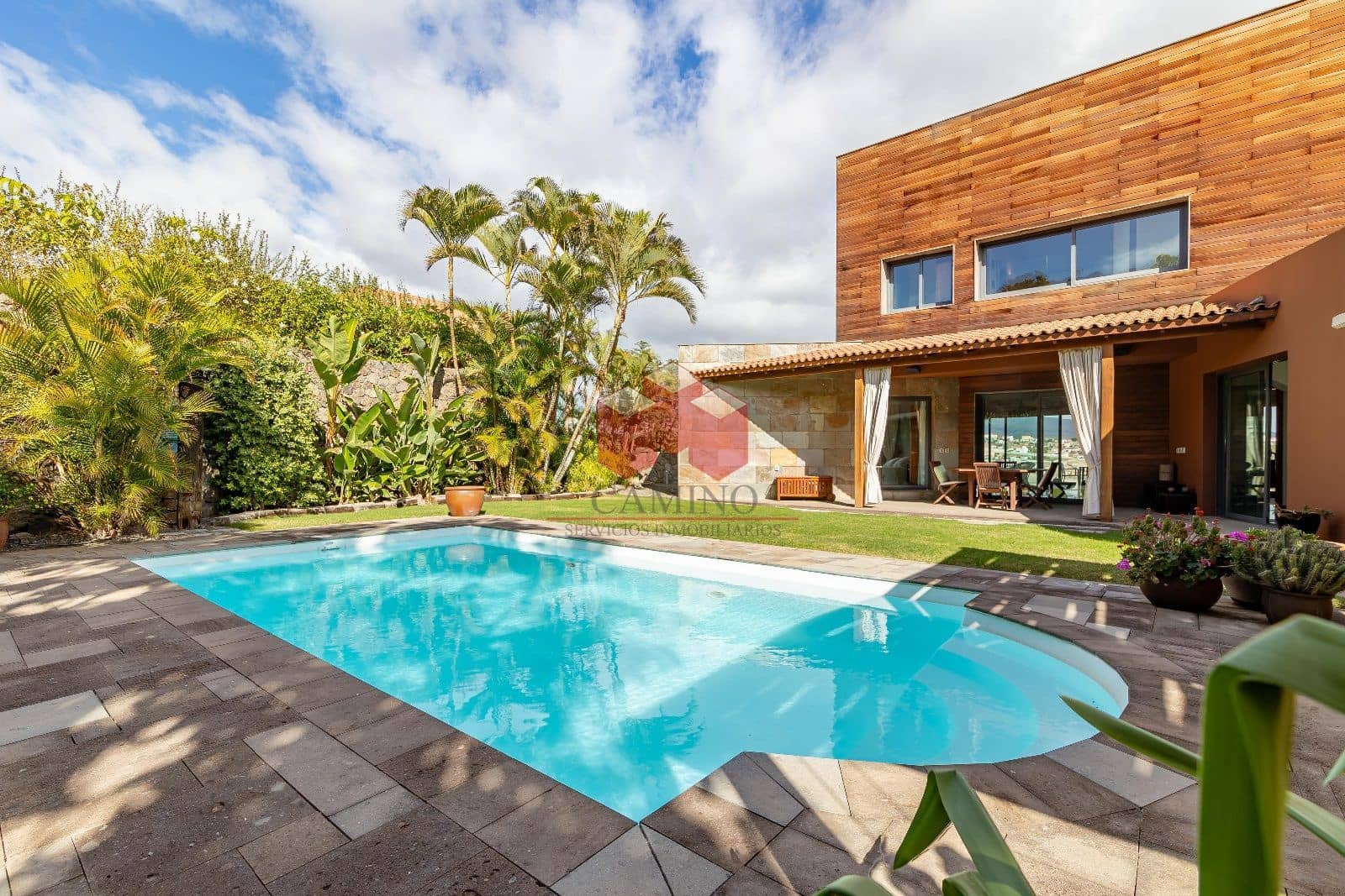 3 soveværelse Villa til salg i Salobre Golf med swimmingpool garage - € 1.495.000 (Ref: 8004702)