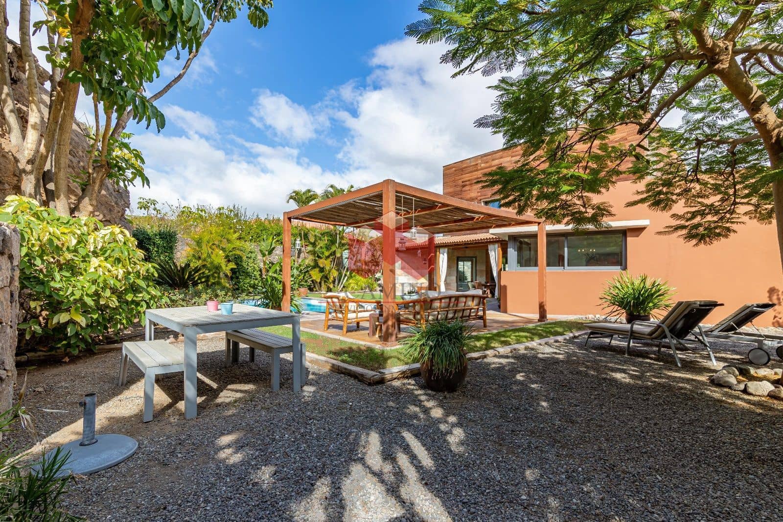 3 soveværelse Villa til salg i Salobre Golf med swimmingpool garage - € 1.495.000 (Ref: 8004702)