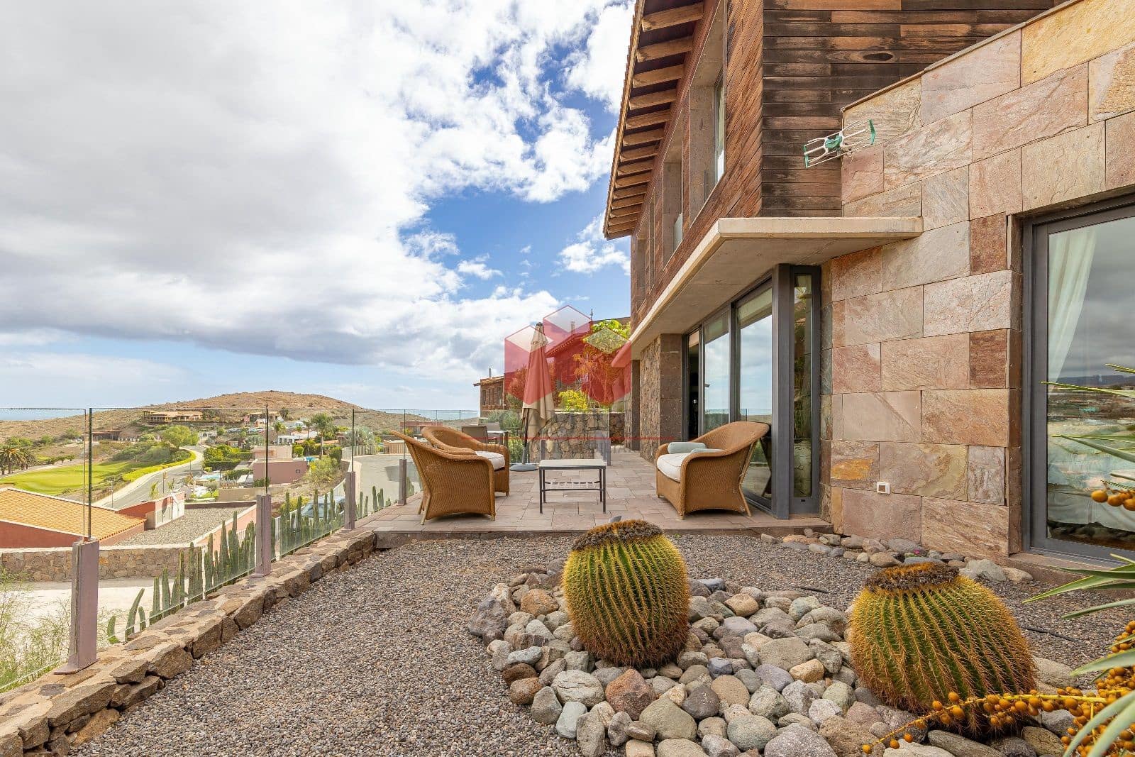 3 soveværelse Villa til salg i Salobre Golf med swimmingpool garage - € 1.495.000 (Ref: 8004702)