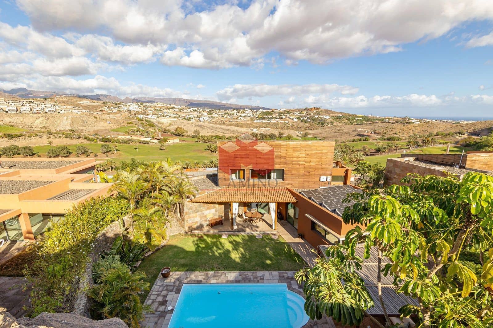 3 soveværelse Villa til salg i Salobre Golf med swimmingpool garage - € 1.495.000 (Ref: 8004702)