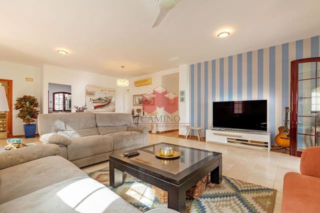 5 bedroom Villa for sale in Salobre Golf, San Bartolomé de Tirajana with pool garage - € 988,000 (Ref: 8108137)