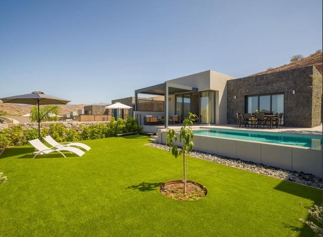 Chalet de 2 habitaciones en Salobre Golf, San Bartolomé de Tirajana en venta con piscina garaje - 884.000 € (Ref: 8438143)