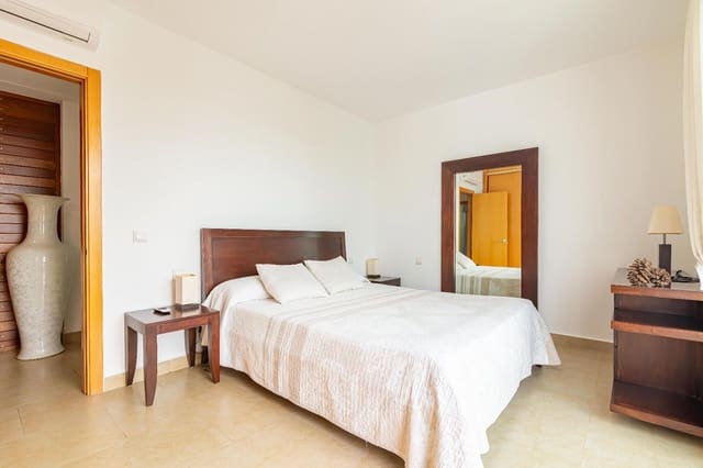 3 quarto Moradia para venda em San Bartolomé de Tirajana com piscina garagem - 739 000 € (Ref: 8580833)