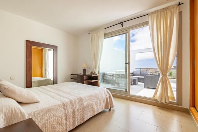 3 quarto Moradia para venda em San Bartolomé de Tirajana com piscina garagem - 739 000 € (Ref: 8580833)