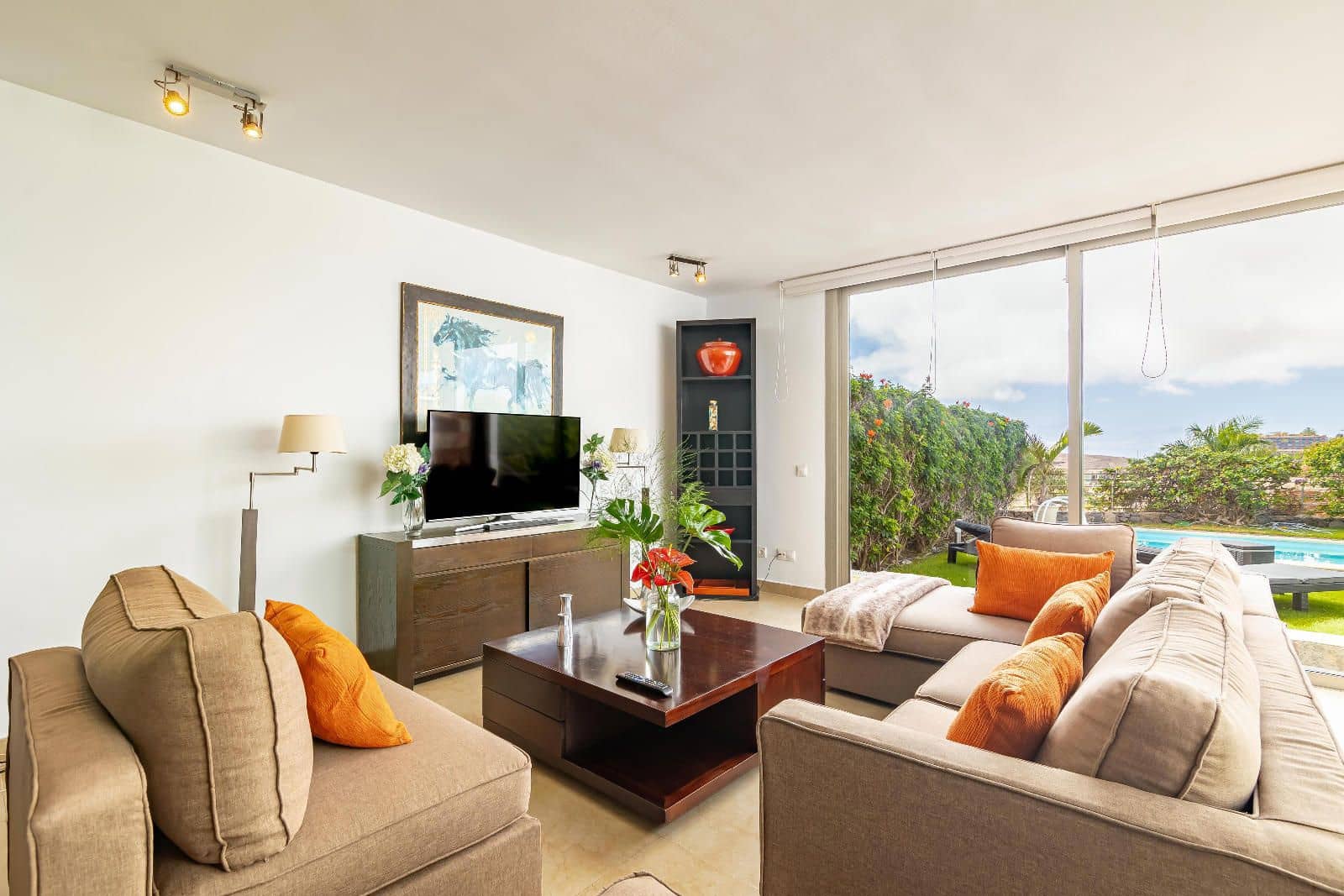 3 slaapkamer Villa te koop in San Bartolome de Tirajana met zwembad garage - € 739.000 (Ref: 8580833)