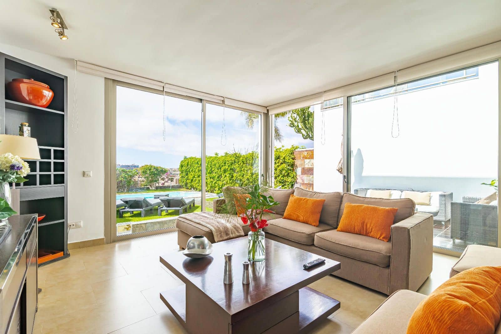 3 slaapkamer Villa te koop in San Bartolome de Tirajana met zwembad garage - € 739.000 (Ref: 8580833)