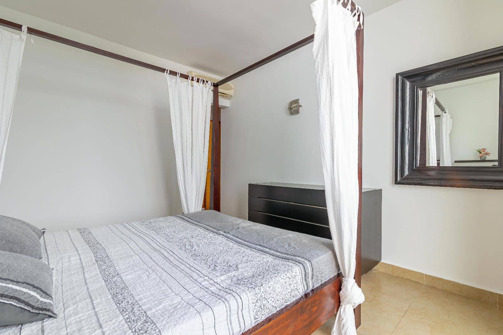 3 slaapkamer Villa te koop in San Bartolome de Tirajana met zwembad garage - € 739.000 (Ref: 8580833)