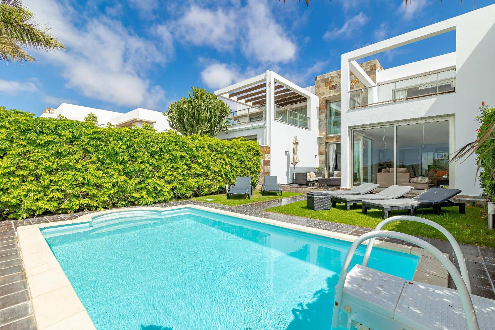 3 slaapkamer Villa te koop in San Bartolome de Tirajana met zwembad garage - € 739.000 (Ref: 8580833)