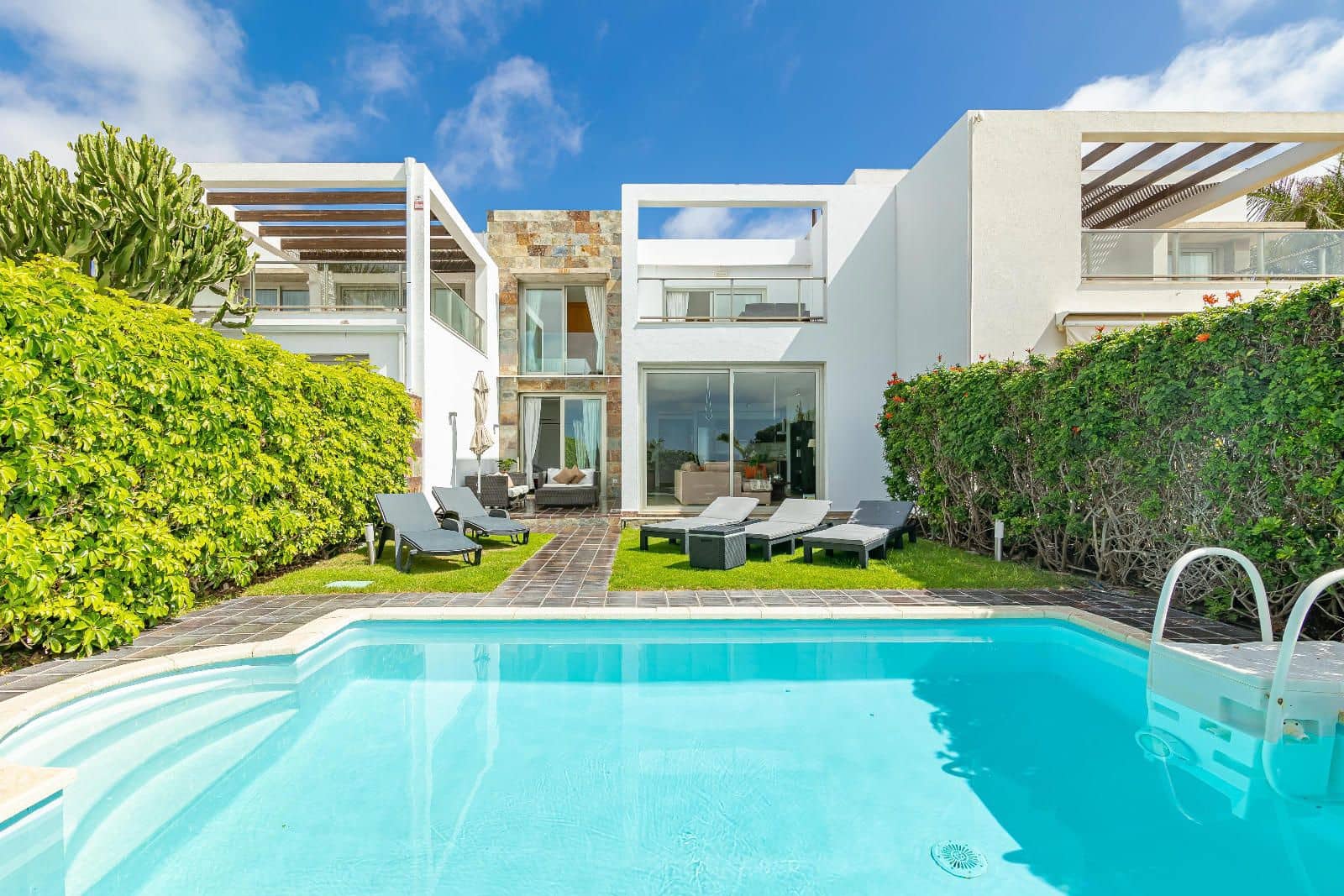 3 slaapkamer Villa te koop in San Bartolome de Tirajana met zwembad garage - € 739.000 (Ref: 8580833)