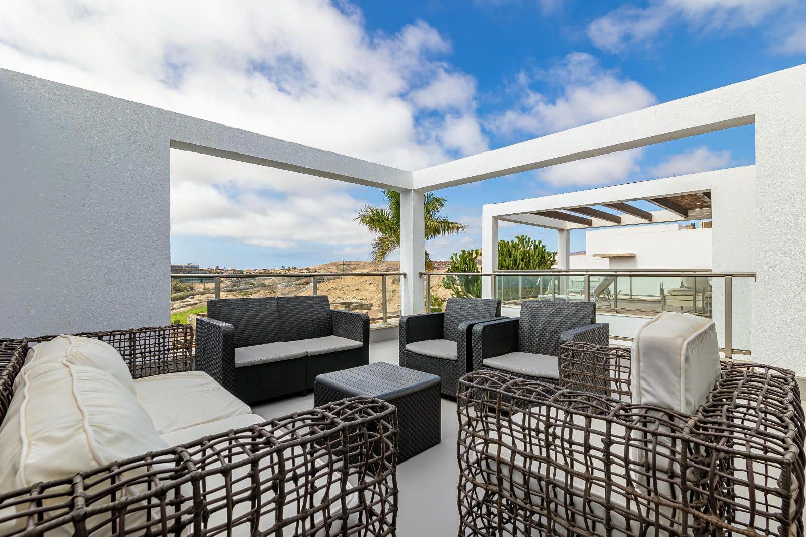 3 slaapkamer Villa te koop in San Bartolome de Tirajana met zwembad garage - € 739.000 (Ref: 8580833)