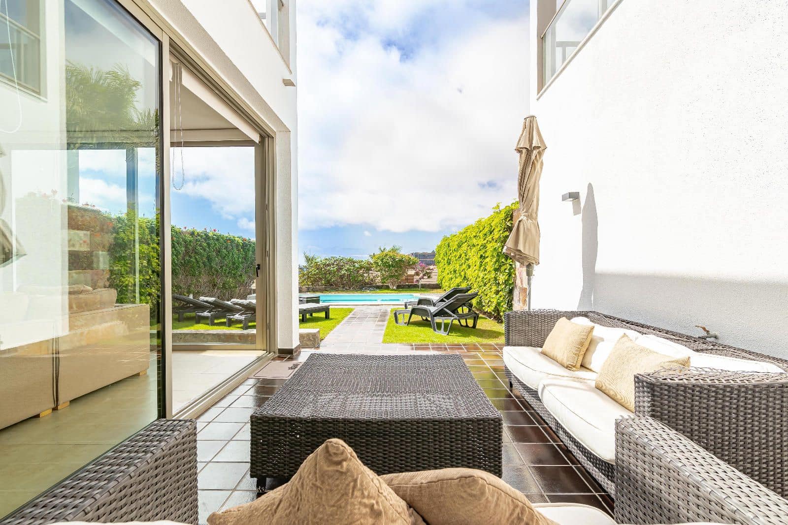 3 slaapkamer Villa te koop in San Bartolome de Tirajana met zwembad garage - € 739.000 (Ref: 8580833)