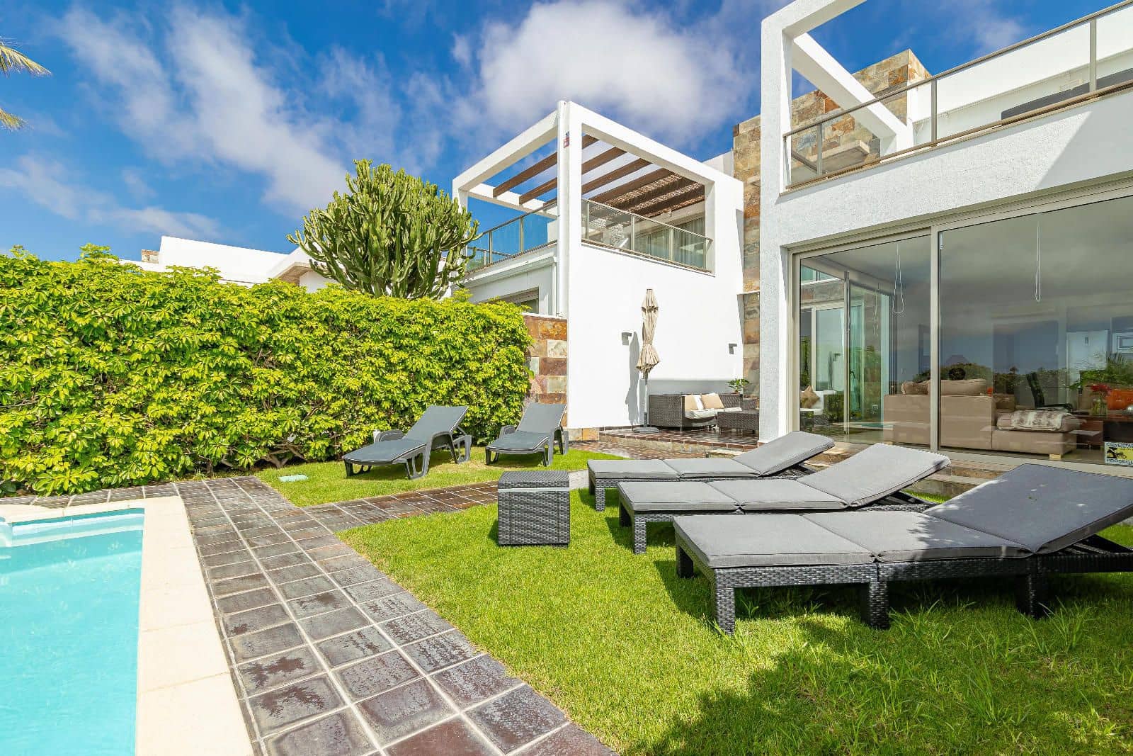3 slaapkamer Villa te koop in San Bartolome de Tirajana met zwembad garage - € 739.000 (Ref: 8580833)