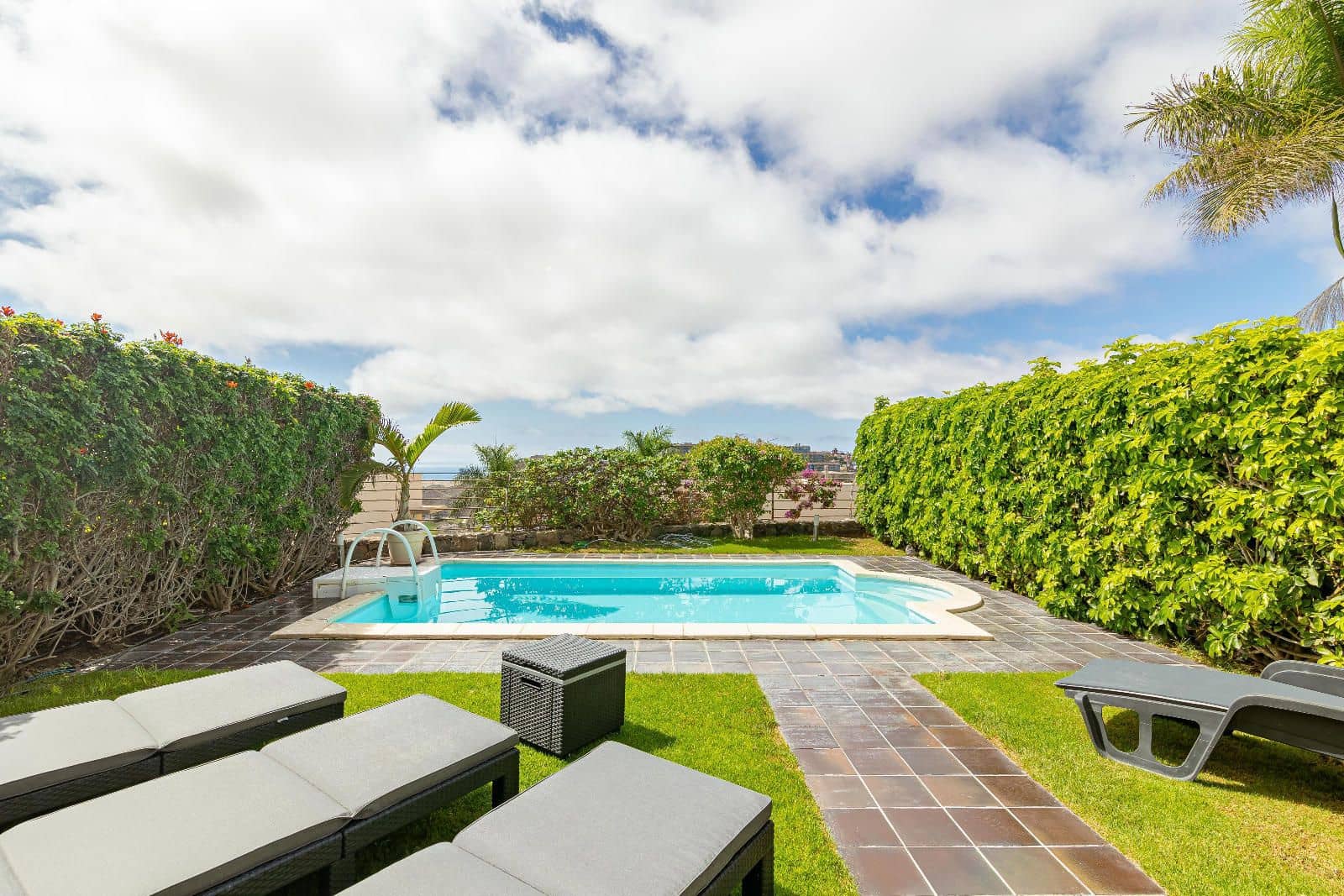 3 slaapkamer Villa te koop in San Bartolome de Tirajana met zwembad garage - € 739.000 (Ref: 8580833)