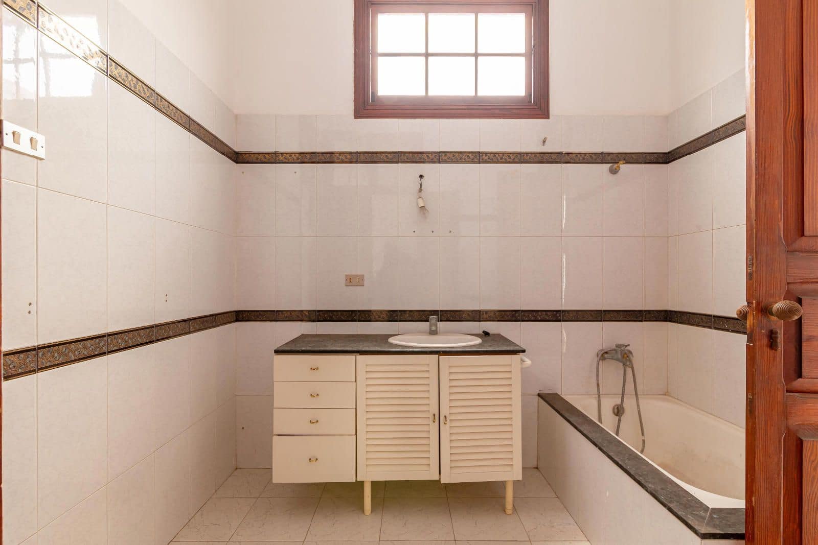 14 soverom Villa til salgs i Las Palmas de Gran Canaria med garasje - € 1 080 000 (Ref: 8609300)