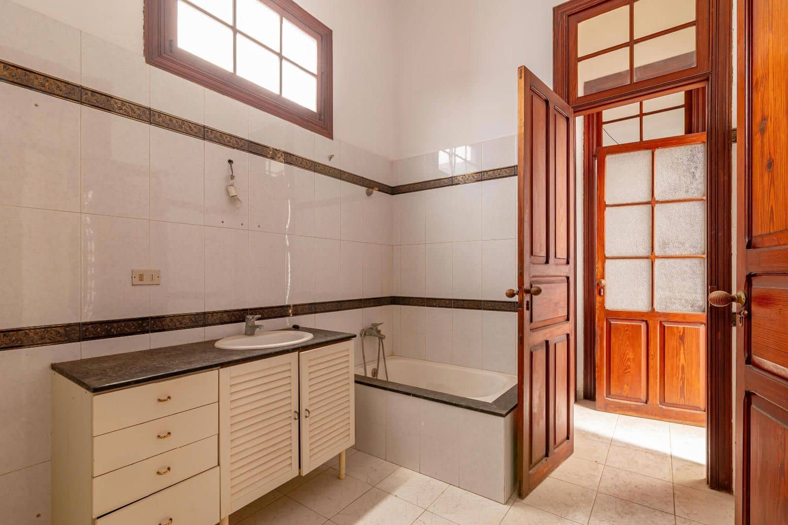 14 soverom Villa til salgs i Las Palmas de Gran Canaria med garasje - € 1 080 000 (Ref: 8609300)