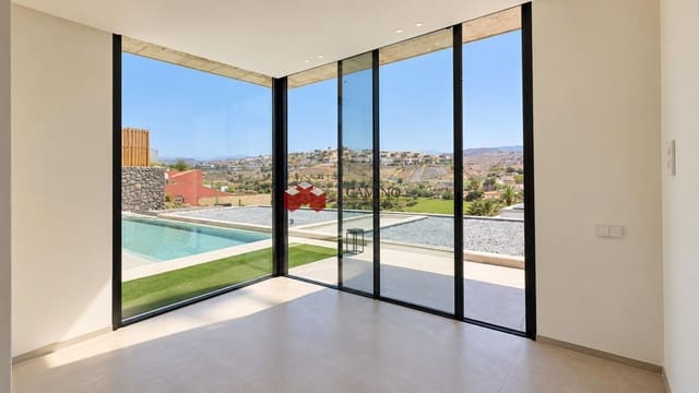 Chalet de 3 habitaciones en Salobre Golf, San Bartolomé de Tirajana en venta con piscina garaje - 1.540.000 € (Ref: 8882169)