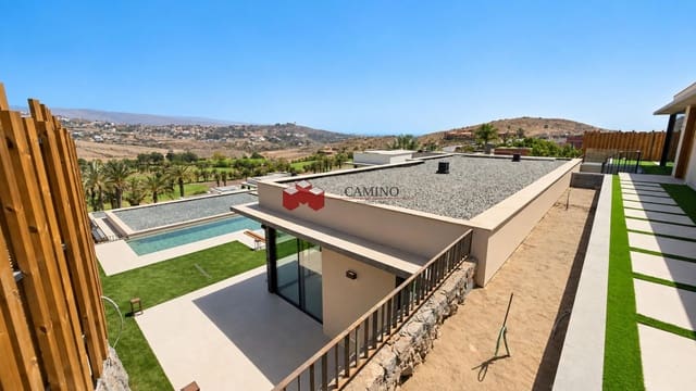 Chalet de 3 habitaciones en Salobre Golf, San Bartolomé de Tirajana en venta con piscina garaje - 1.540.000 € (Ref: 8882169)