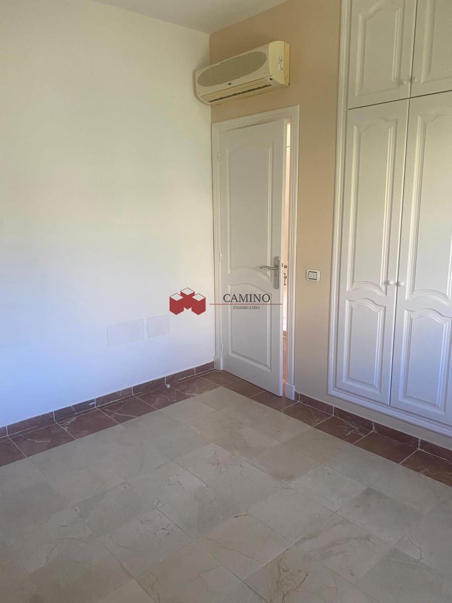 3 sypialnia Dom na sprzedaż w Salobre Golf z basenem garażem - 676 174 € (Ref: 9221876)