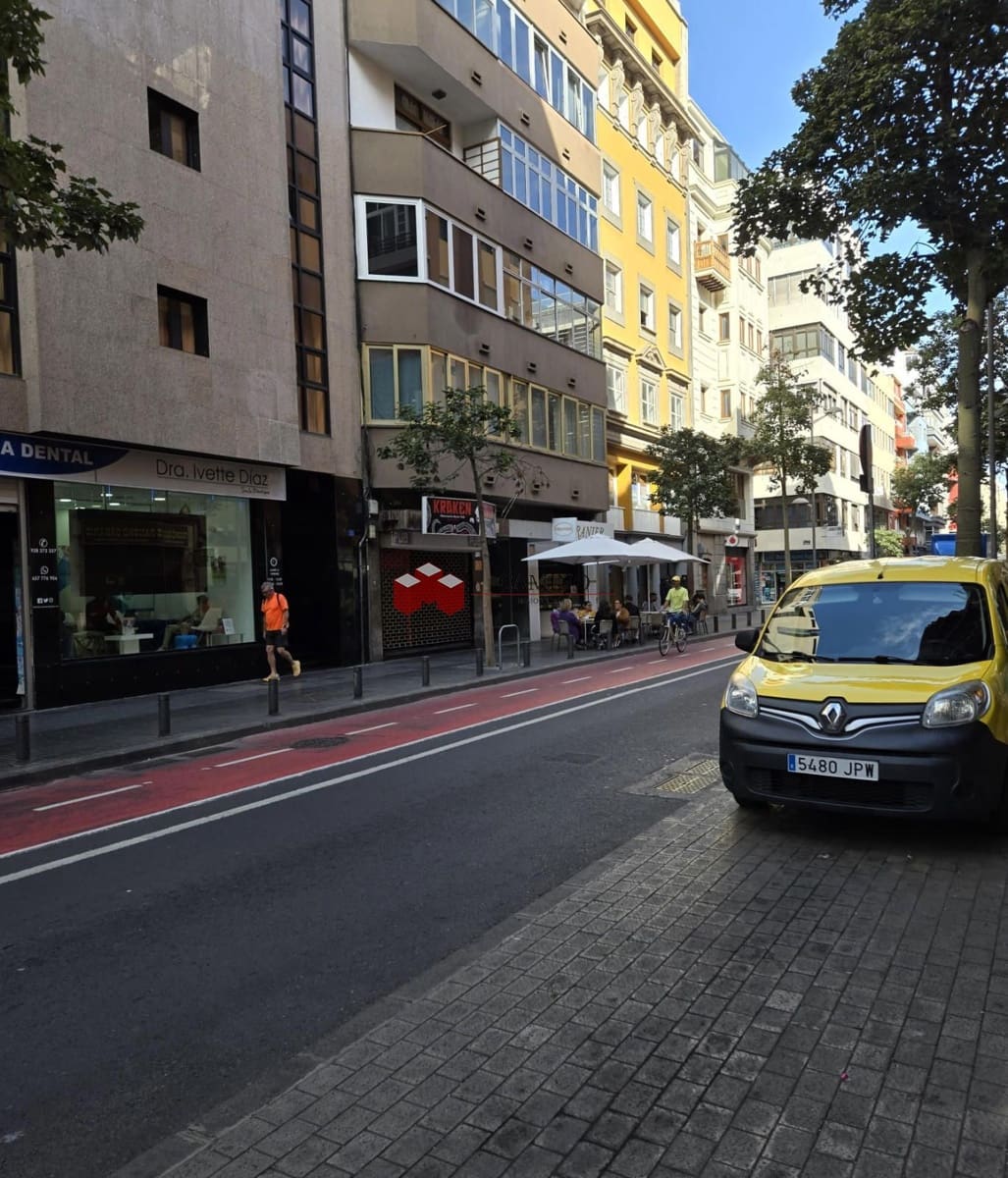 Commercial for sale in Las Palmas de Gran Canaria - € 360,000 (Ref: 9223664)