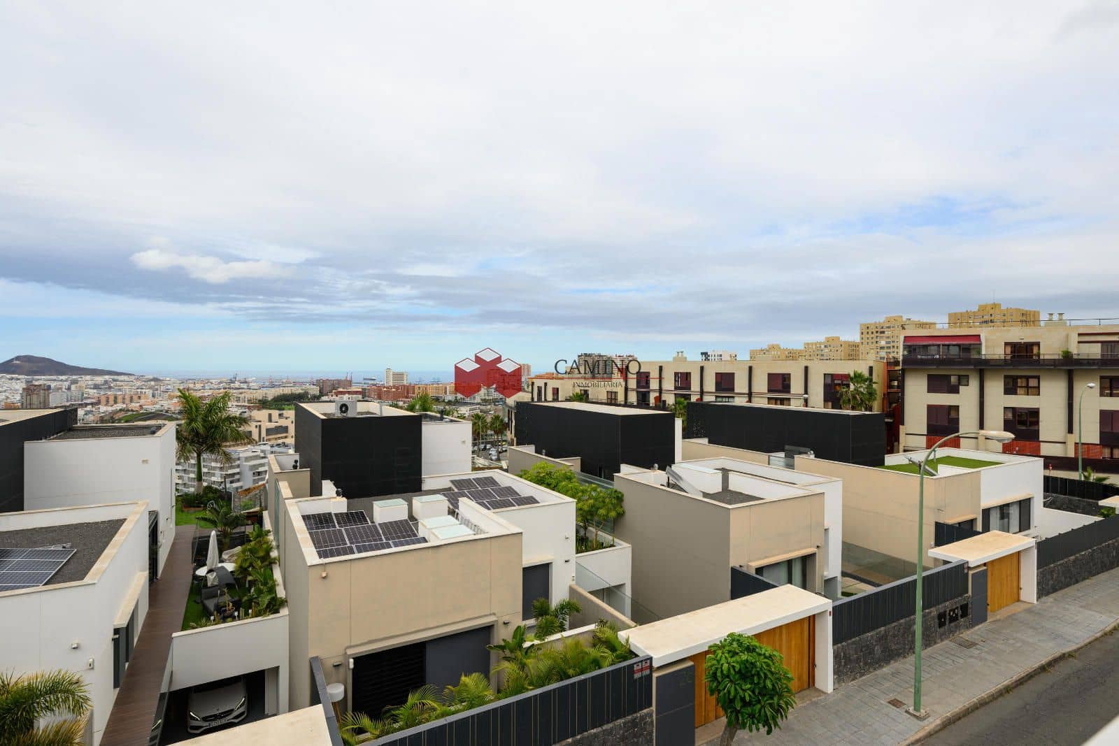 3 soveværelse Byhus til salg i Las Palmas de Gran Canaria med garage - € 1.050.000 (Ref: 9297968)