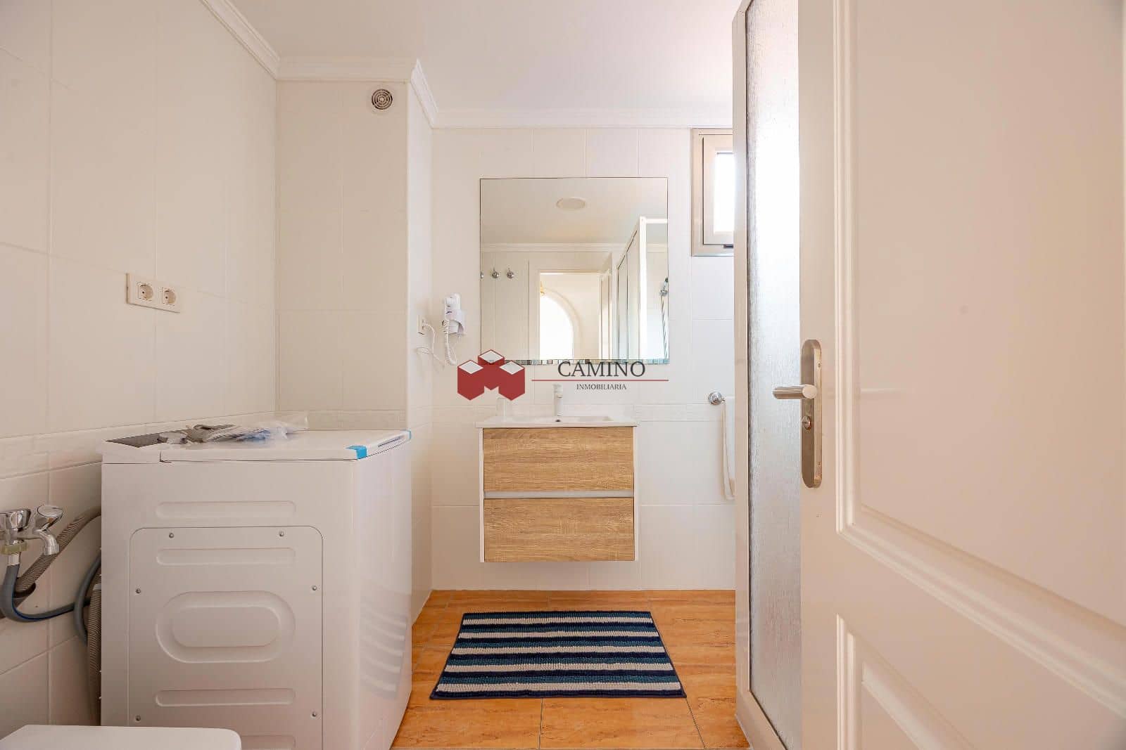Appartement de 2 chambres à louer à Amadores avec piscine garage - 1 000 € (Ref: 9816785)