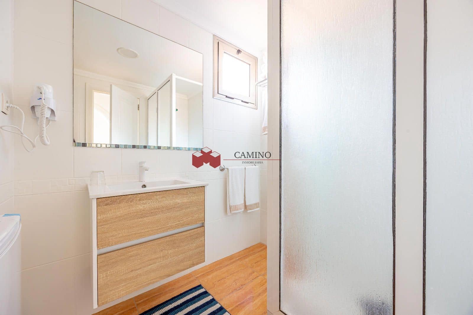 Appartement de 2 chambres à louer à Amadores avec piscine garage - 1 000 € (Ref: 9816785)