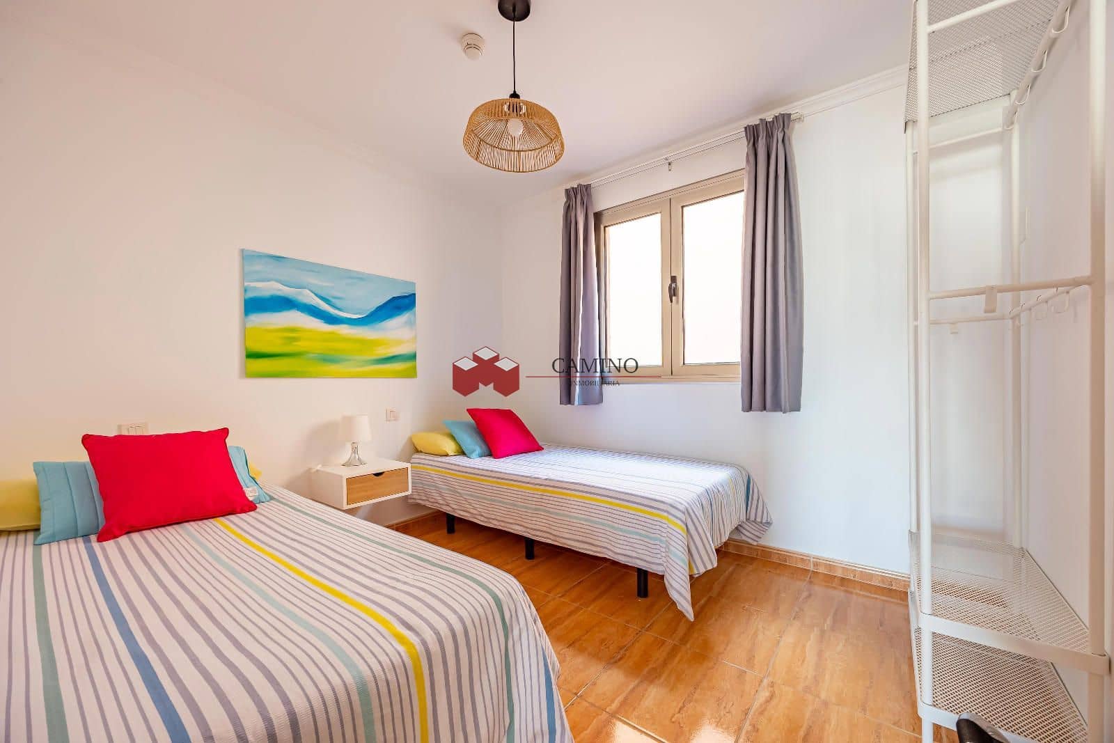 Appartement de 2 chambres à louer à Amadores avec piscine garage - 1 000 € (Ref: 9816785)