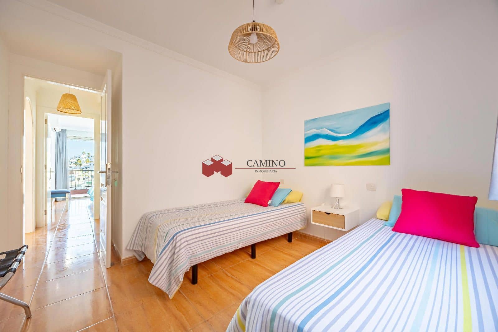 Appartement de 2 chambres à louer à Amadores avec piscine garage - 1 000 € (Ref: 9816785)