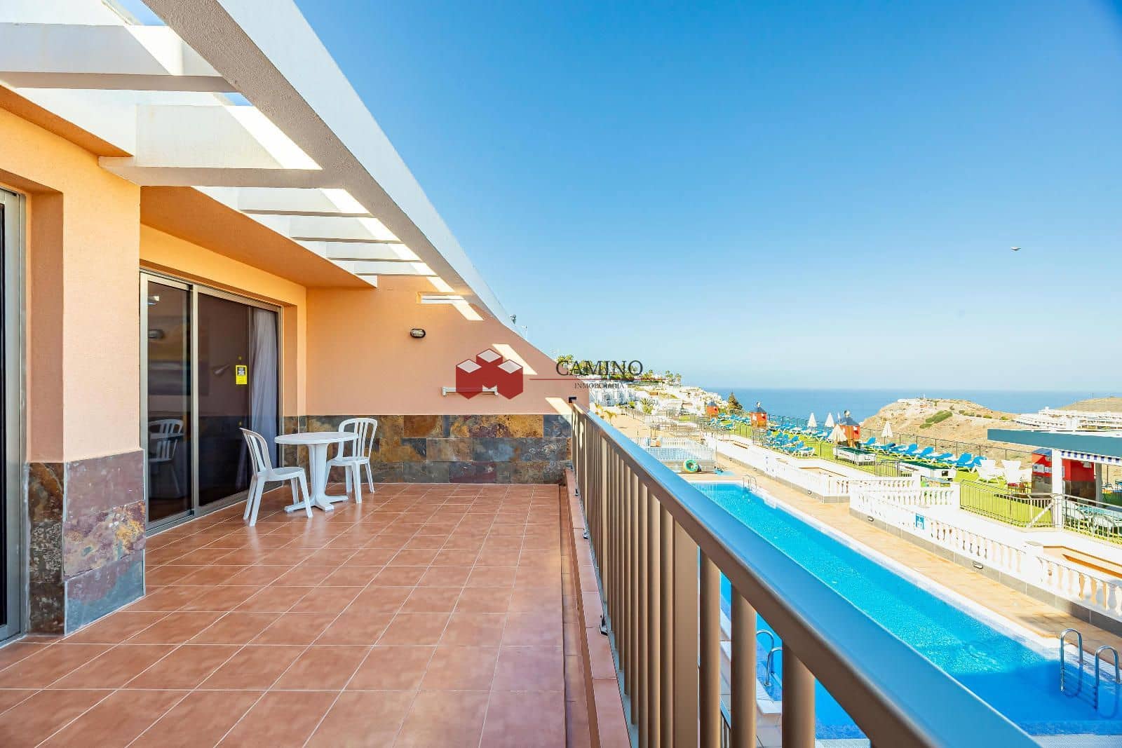 Appartement de 2 chambres à louer à Amadores avec piscine garage - 1 000 € (Ref: 9816785)
